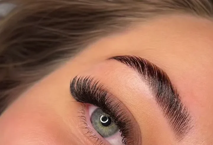 Lash extensions with laminated brows